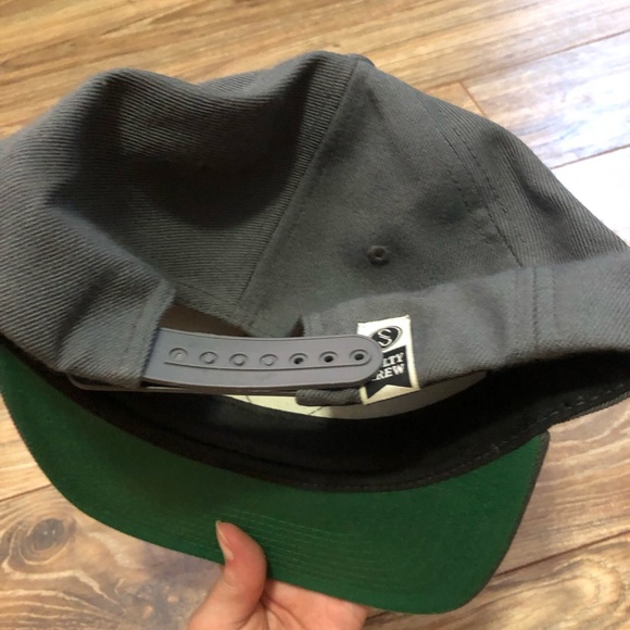 Pair of 2 hats - Picture 6 of 8